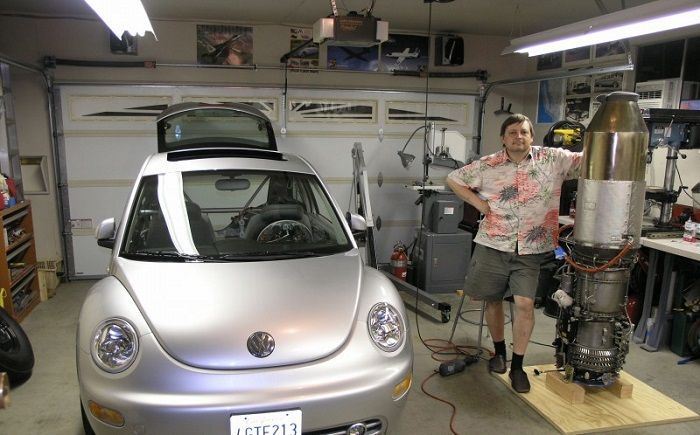 Ron Patrick bersama VW Beetle yang siap dipasangi mesin jet