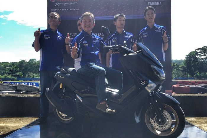 Yamaha New NMAX 155 kembali disegarkan dengan warna yang aktraktif dan fitur baru.