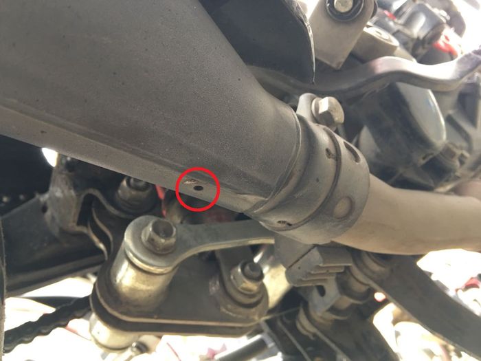 Lubang di knalpot standar motor