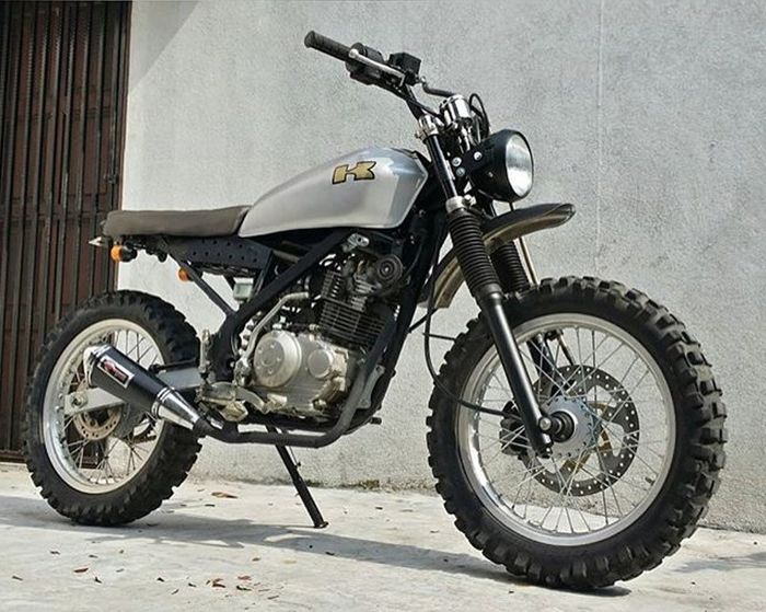 Kawasaki KLX150 dimodif bergaya scrambler