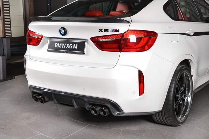 Tampilan belakang BMW X6M dari 3D Design