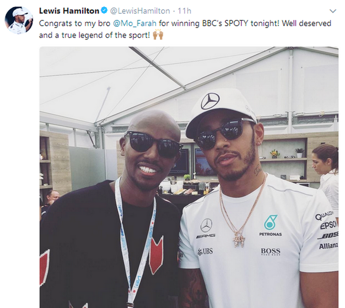 Lewis Hamilton mengucapkan selamat kepada Mo Farah yang dianugerahi BBC Sports Personality of the Year