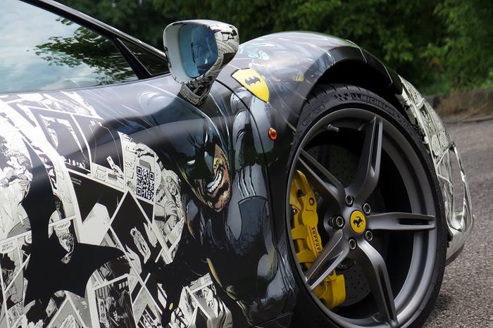 Ferrari 458 Speciale dengan kelir komik Batman