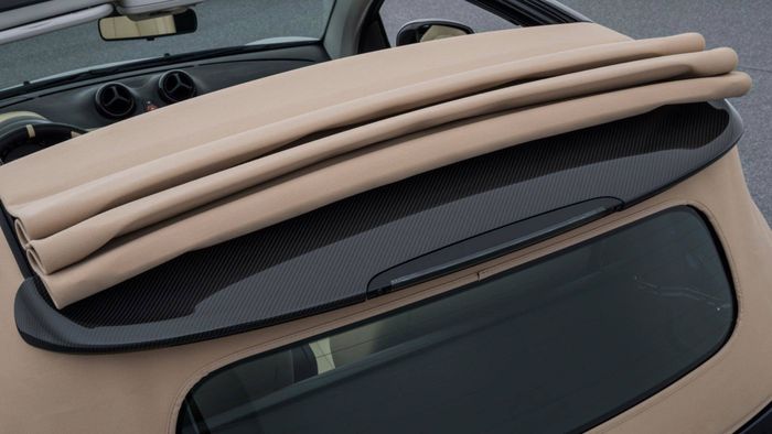 Serat karbon di Fortwo Brabus Ultimate Sunseeker