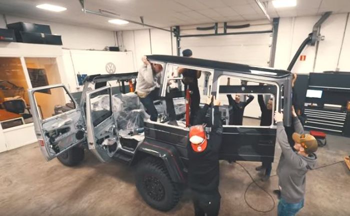 Mercedes-Benz G500 4&times;4&sup2; dipotong atapnya oleh Jon Olsson