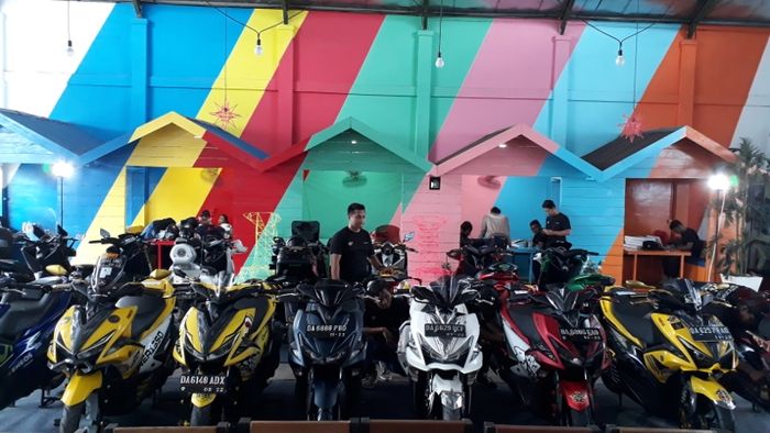 deretan motor peserta Customaxi Yamaha di Banjarmasin