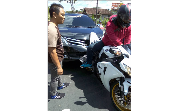 Avanza cium Honda CBR