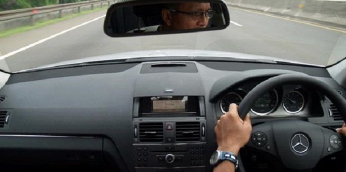 Ilustrasi blind spot saat mengemudi