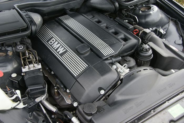 Mesin BMW berkode M54 dipakai di beberapa produk, salah satunya X5 E53 dan 530i E39