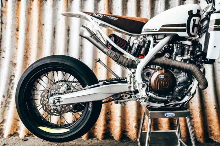 Husqvarna FE 501 custom street tracker dari LOON, dilansir oleh Bikebound.com