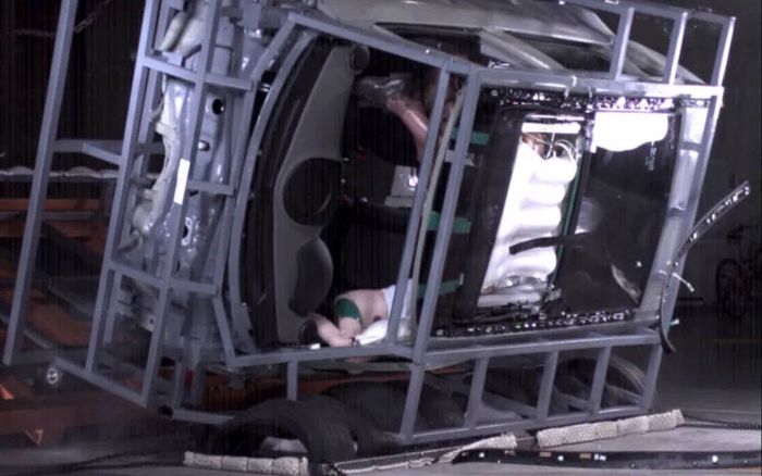 Airbag panoramic sunroof Hyundai melindungi penumpang saat mobil terbalik