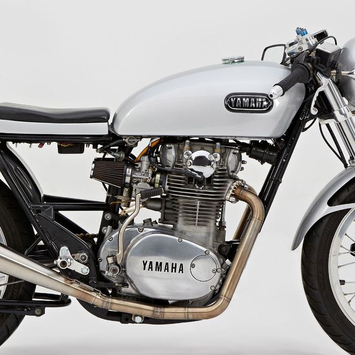 Yamaha XS650 1975 cafe racer dengan rak sepeda gowes milik Tony Pereira, dilansir oleh Bikeexif.com