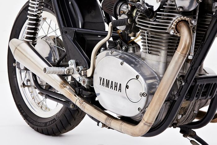 Yamaha XS650 1975 cafe racer dengan rak sepeda gowes milik Tony Pereira, dilansir oleh Bikeexif.com