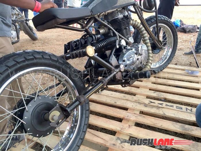 Royal Enfield Bullet 350 custom chopper dari Wheel Vedas Custom, dilansir oleh Rushlane.com