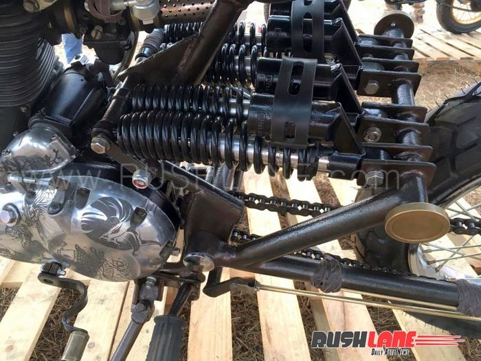 Royal Enfield Bullet 350 custom chopper dari Wheel Vedas Custom, dilansir oleh Rushlane.com