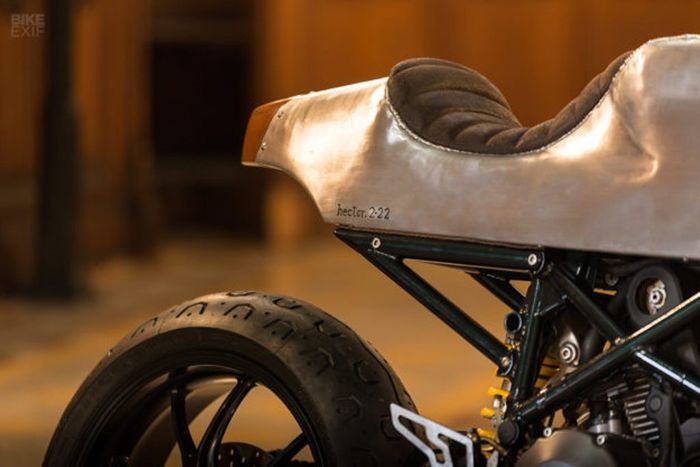 Ducati Hypermotard 796 custom caf&eacute; racer dari Be Unique 2.22