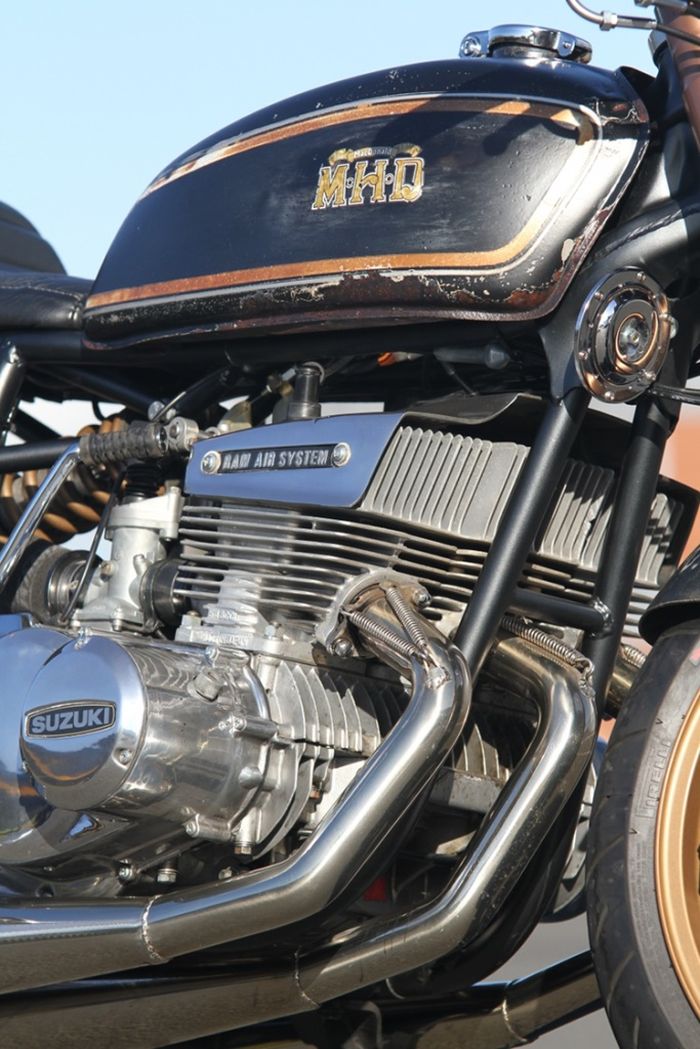Suzuki GT550 custom cafe racer milik Ewen Macdonald, dilansir oleh Bikebound.com