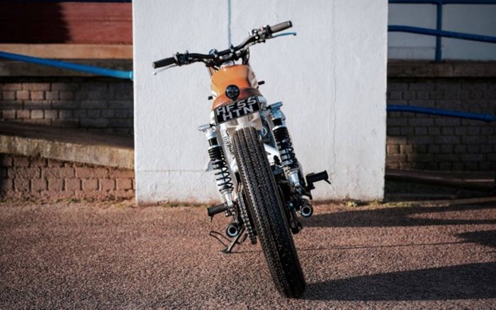 Kawasaki W650 custom brat style dari Kevils Speed Shop, dilansir oleh Bikebrewers.com