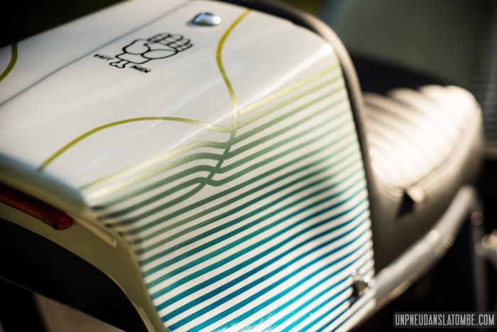 Kawasaki Z1000 custom cafe racer dari  Sur Les Chapeaux De Roues, dilansir oleh Unpneudanslatombe.com