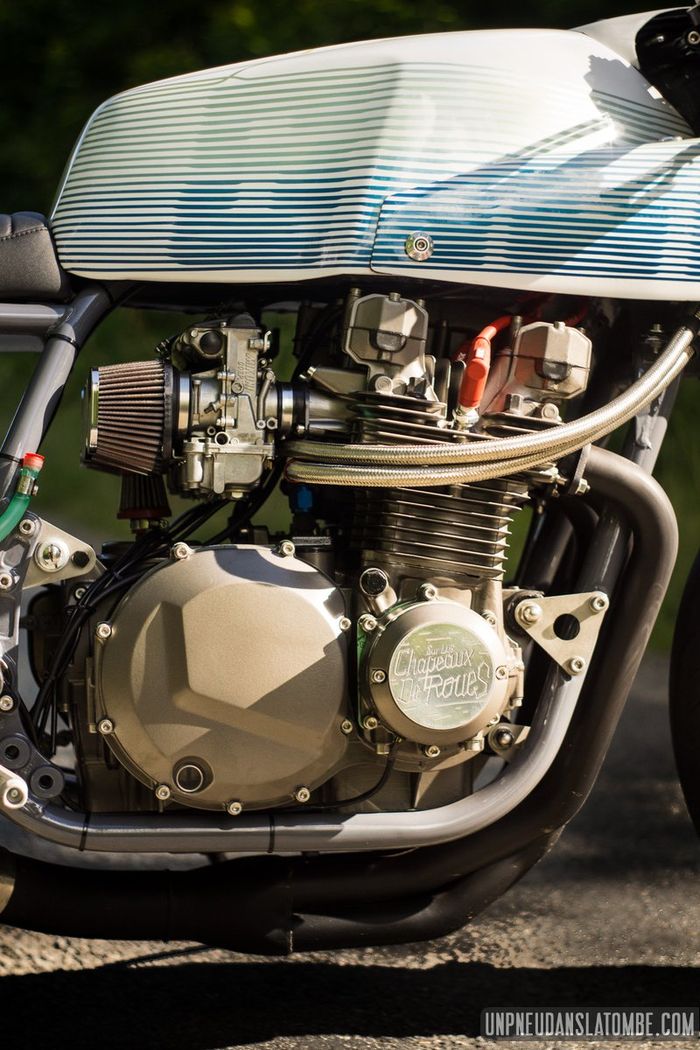 Kawasaki Z1000 custom cafe racer dari  Sur Les Chapeaux De Roues, dilansir oleh Unpneudanslatombe.com