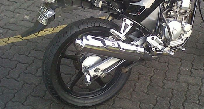 Ilustrasi rem belakang Yamaha Scorpio