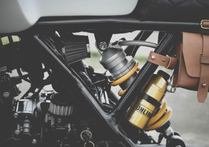 Monoshock Ohlins pada Honda Rebel 300 custom cafe racer dari Zeus Custom
