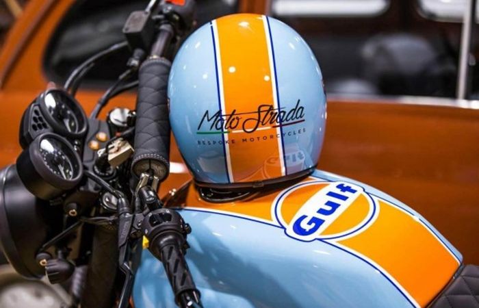 Moto Guzzi V7 II Racer ber-livery Gulf Racing bikinan dari Moto Strada