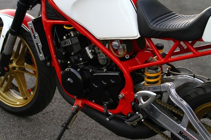 Yamaha RD350 LC custom dari Motorscompany