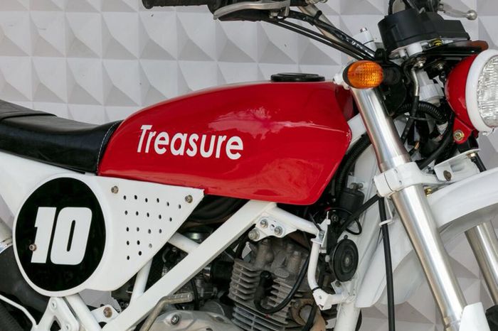 Kawasaki KLX 150 Tracker Treasure Garage