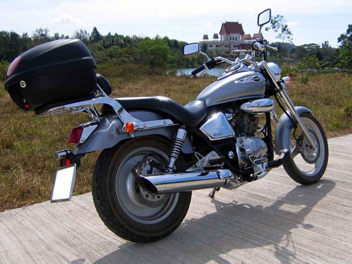 Honda Phantom , motor yang memiliki basis mesin yang mirip dengan Honda Tiger.