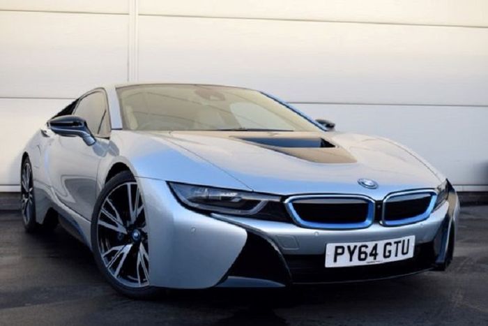 Penampakan depan BMW i8 milik Wayne Rooney