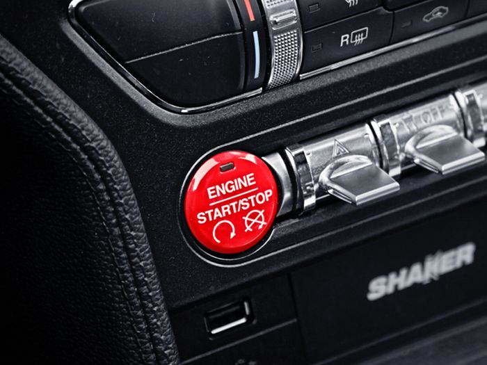 Tombol starter mesin