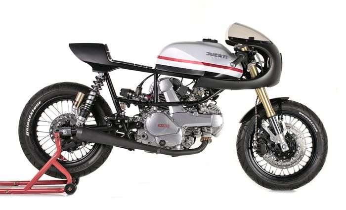 Cagiva Alazzurra custom &ldquo;Ducati Pantah&rdquo; dari Capelos Garage