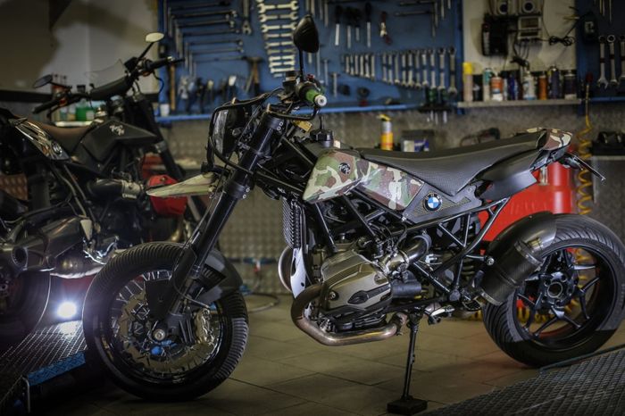 BMW R1200GS custom street tracker dari Tony&rsquo;s Toy Custom Motorcycles