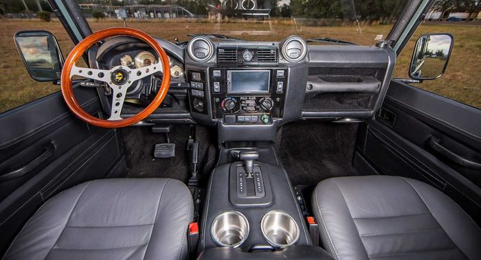 Interior Land Rover Defender garapan East Coast
