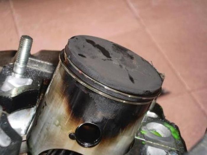 Efek Motor 2-Tak Kebanyakan Oli Samping