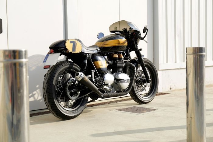 Triumph Thruxton &ldquo;Juna&rdquo; custom cafe racer dari Tamarit Motorcycles