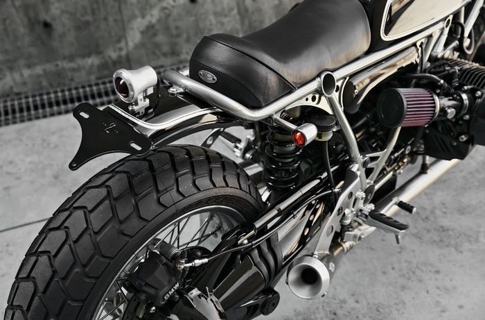 BMW R NineT custom scrambler dari 2Loud Custom