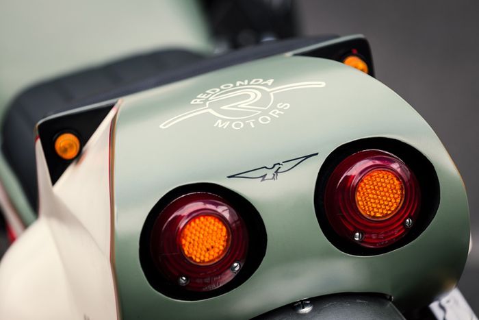 Taillights pada Moto Guzzi Mille GT custom cafe racer dari Redonda Motors