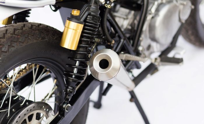 Suzuki GN250 custom street tracker dari Sanghai Custom