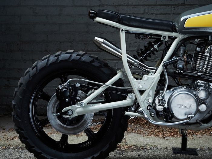 Yamaha SR500 custom street tracker dari Powder Monkees
