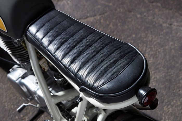 Yamaha SR500 custom street tracker dari Powder Monkees