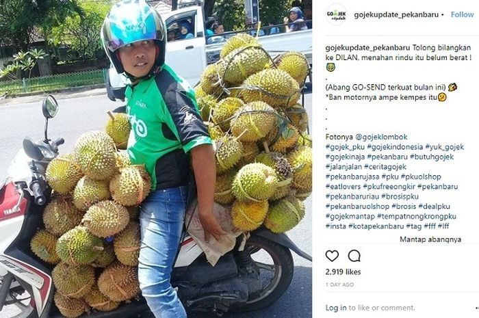 Driver ojol angkut puluhan durian