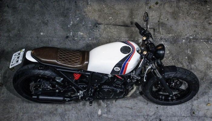 Suzuki Inazuma 250 custom brat style dari Bendita Machina