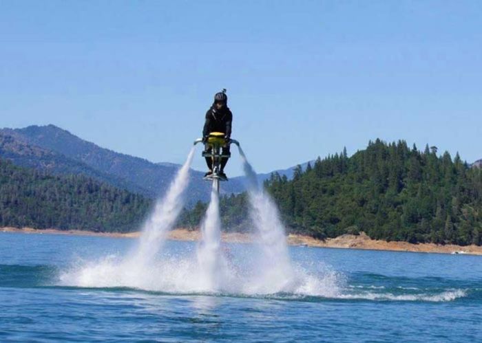 Jetavator flying water-propelled bike dari Jetavation Inc.