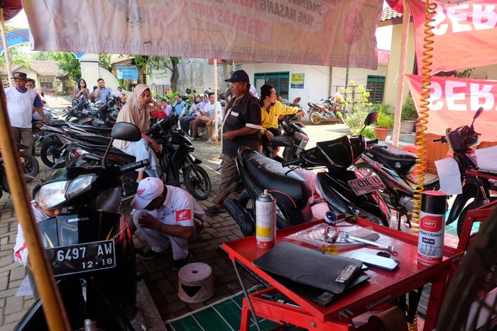 Suasana servis gratis yang diselenggarakan Astra Motor Jateng Senin (19/2/2018)