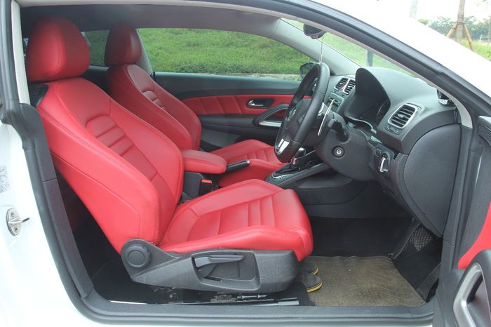 Jok dan doortrim lapis ulang dengan bahan kulit Nappa