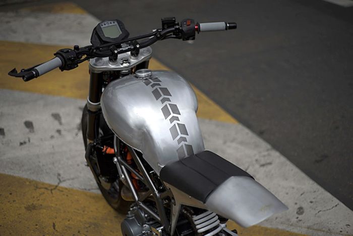 KTM Duke custom street tracker dari Garaje 57