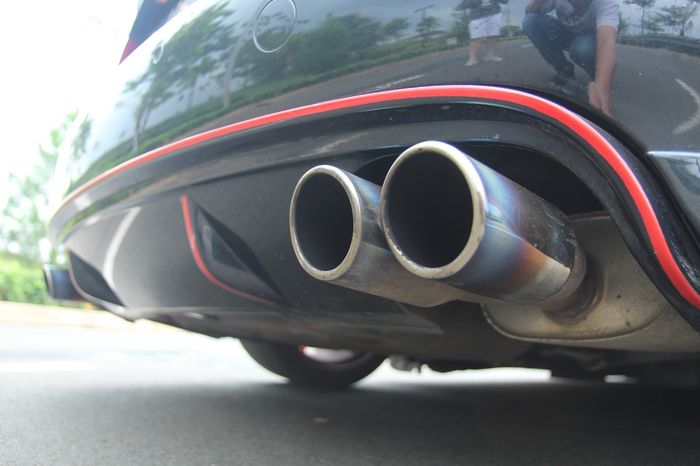 Knalpot custom di kedua sisi