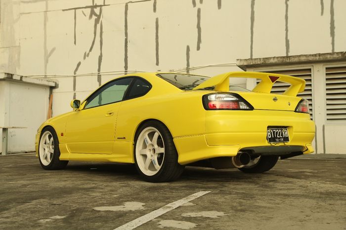 Nissan Silvia ini di repaint jadi warna kuning, keren!